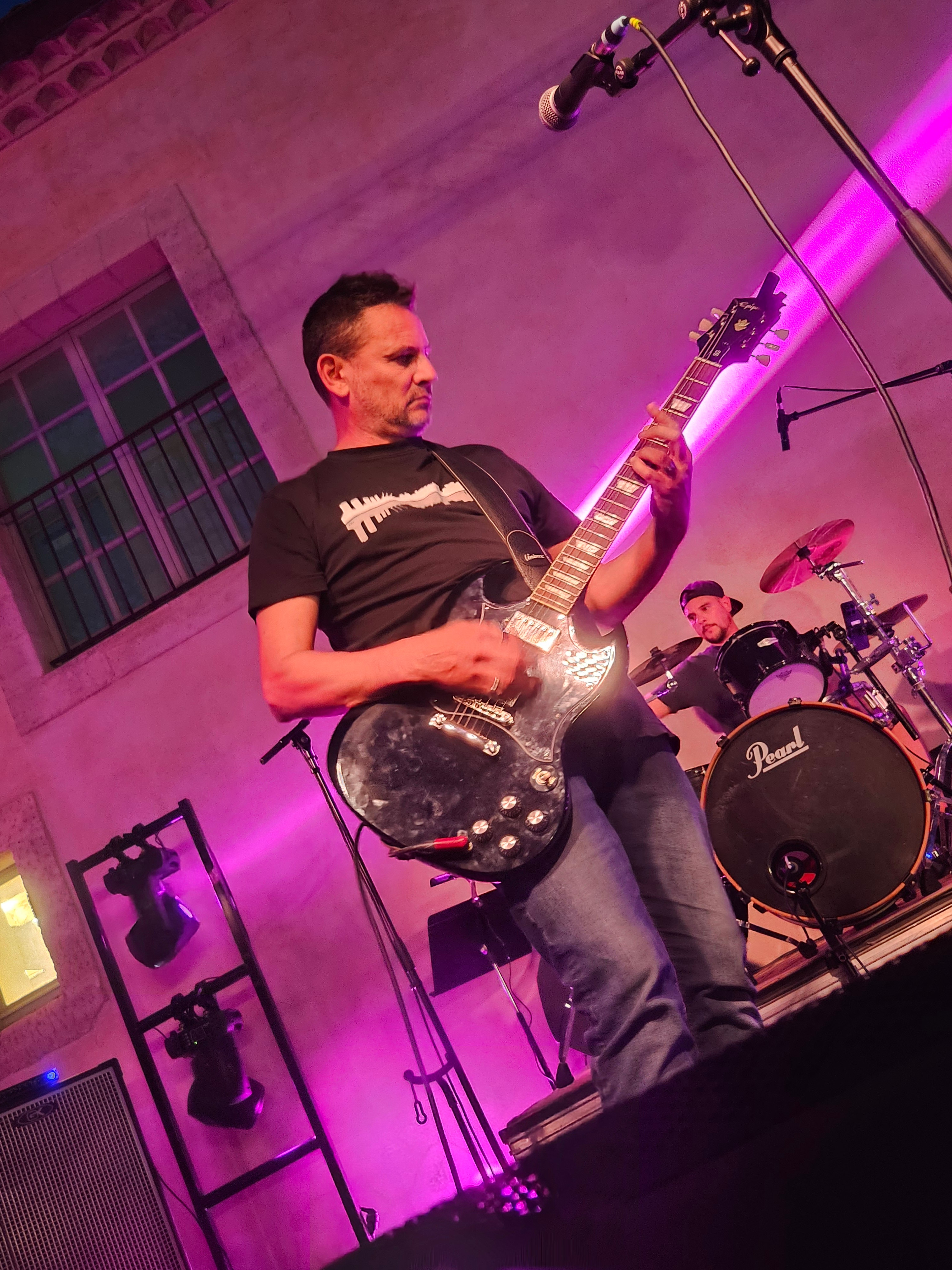 Fabien à la guitare