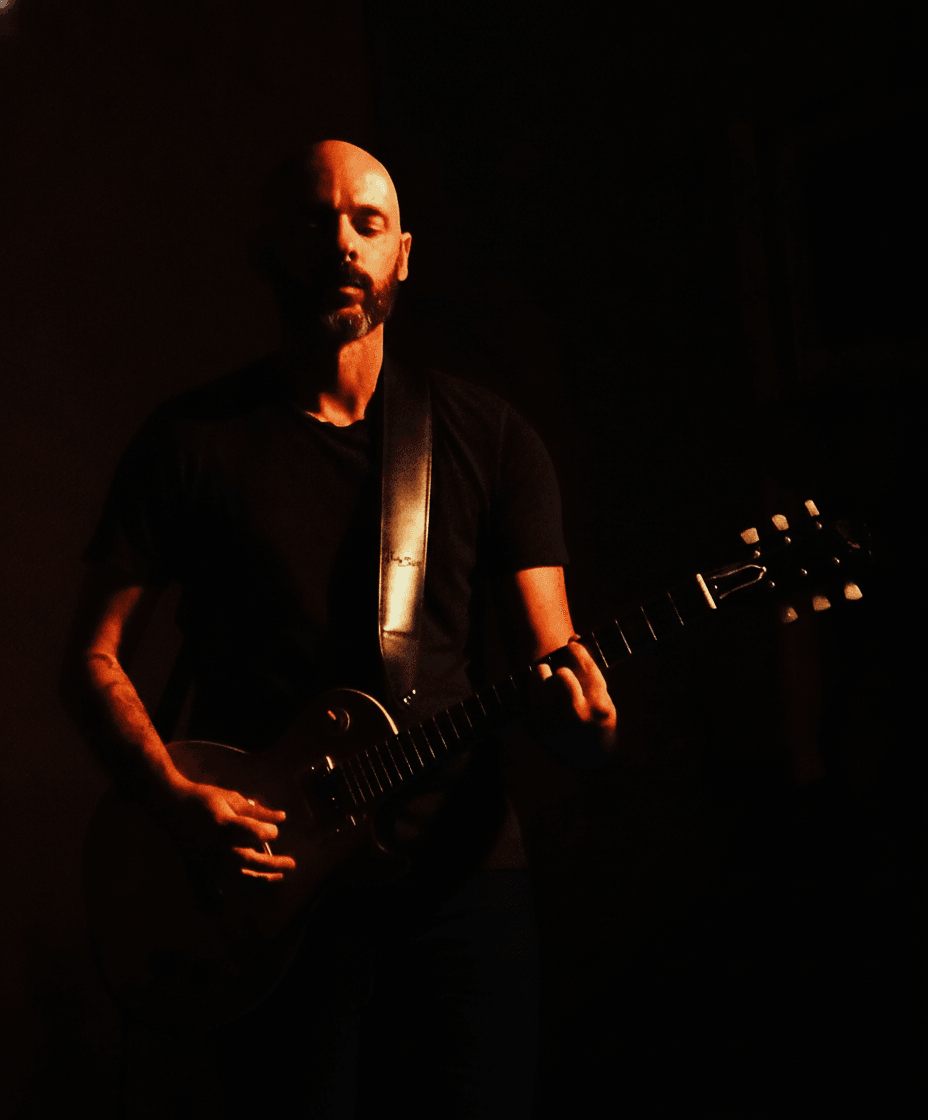 Julien à la guitare